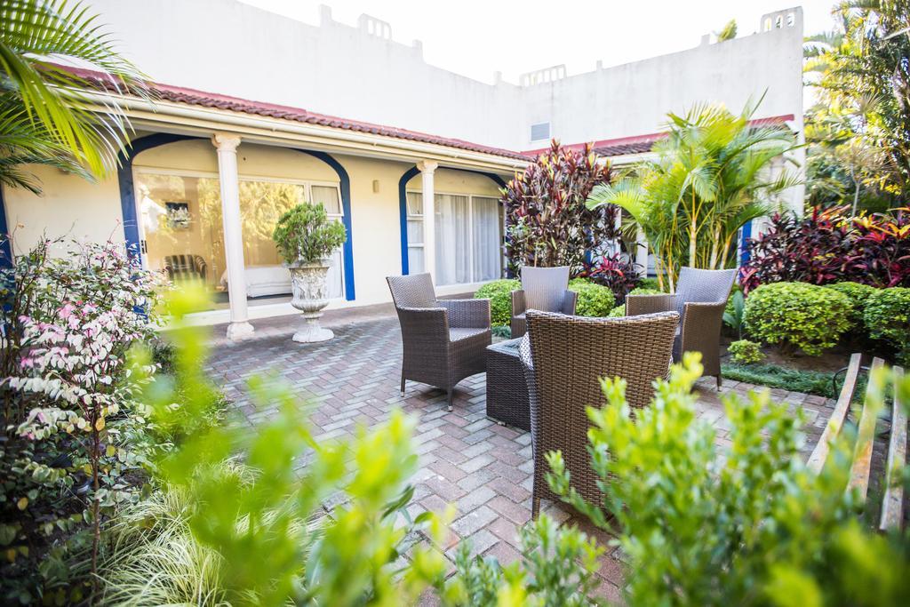 Santorini Guesthouse Іст-Лондон Екстер'єр фото