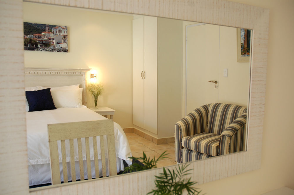 Santorini Guesthouse Іст-Лондон Екстер'єр фото